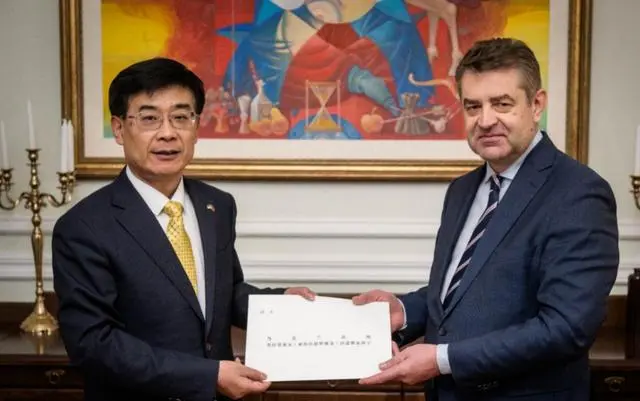 20号当天,中国新任驻乌克兰大使马升琨抵达乌克兰首都基辅履新